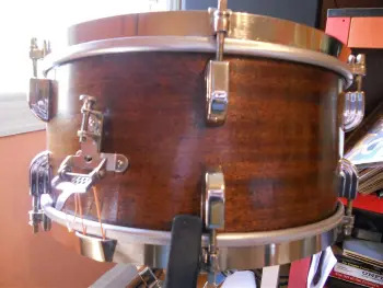 Hey there HELP identify this snare drum!!!