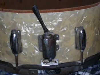 MIJ snare strainers