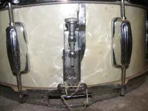 Need clam shell strainer for late '50's Radio King Snare