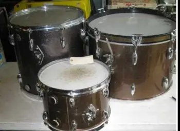 Gretsch toms with two mufflers?
