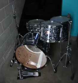 identify this 80's? pearl drum kit, por favor