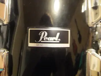 Pearl Set 2 toms 1 floor and a kick, want to know how old and what they're worth