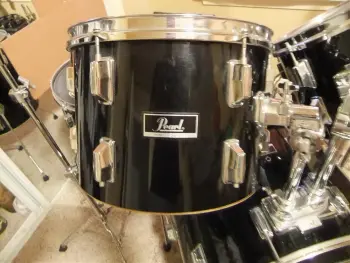 Pearl Set 2 toms 1 floor and a kick, want to know how old and what they're worth