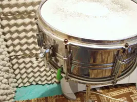 Help me please identify this vintage snare