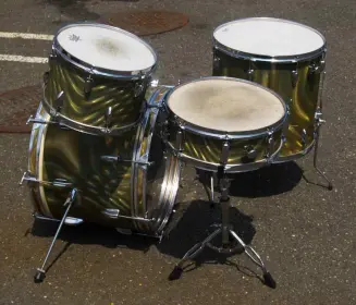 4pc Majestic Deluxe (MIJ) in avocado satin flame! matching snare!