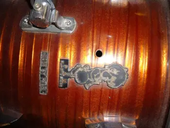 help identifying old pearl drums