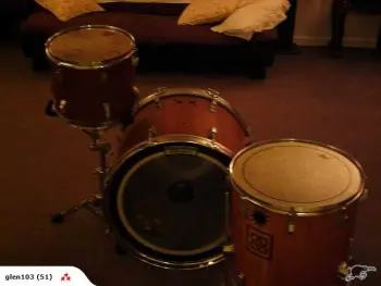 Please help me identify this drumkit