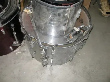 Pearl Varitone early 80s drumset on auction