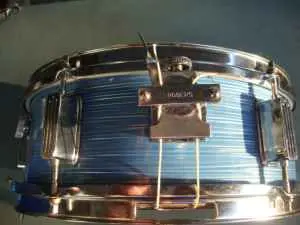 Rogers Blue Ripple Pearl snare on....