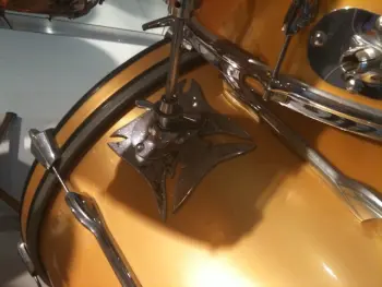 Strange mounting plate on Moon kit