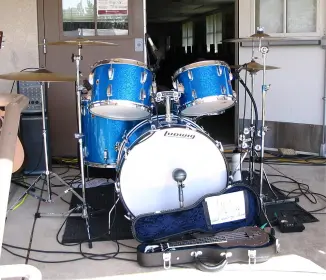mint 1967 blue sparkle ludwig hollywood kit!!