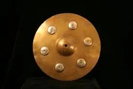 Hi-hat cymbal with rivets