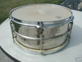 Ludwig &amp; Ludwig 6 1/2 X 14 Brass 6-tube lug snare.  Please help identify