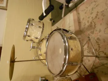 Help identifying these drums