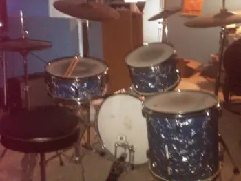Does this look like light blue pearl?