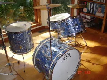 Does this look like light blue pearl?