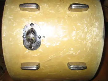 Identifying a vintage Slingerland Radio King drum set
