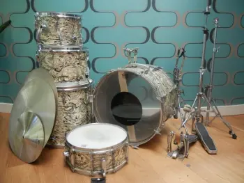 Seeking info on this Star set.