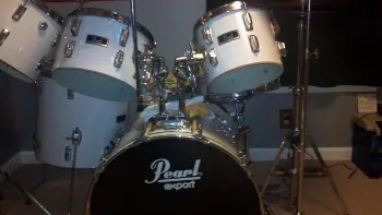Help... Trying to date and identify Pearl drums