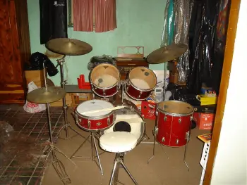 Hi! New here and looking for advice on a 1965 Slingerland kit