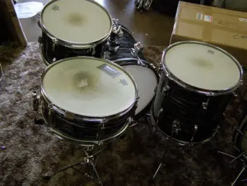 Vintage drum Quiz Whats wrong