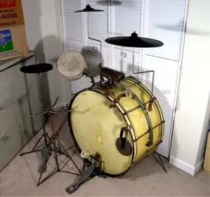 HELP!!! Please keep me from selling my 40s Leedy Kit!!