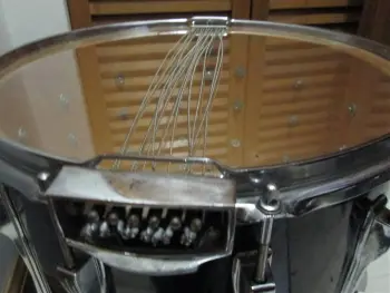 Wanted: 15&quot; snare wire for old marching drum. Weird mechanism- help?