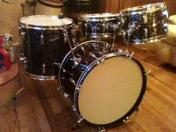 It's the &quot;show off your Rogers drums&quot; thread!