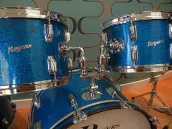 It's the &quot;show off your Rogers drums&quot; thread!