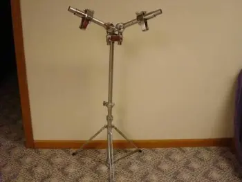 Rogers tom stand