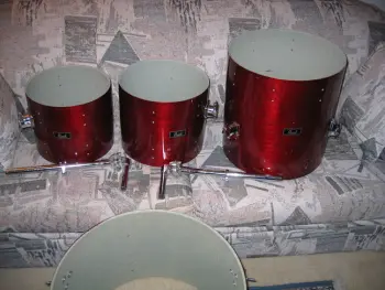 Need help identifying a vintage Pearl kit