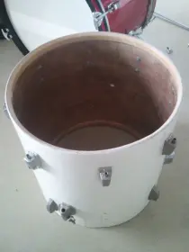 Help indentify this floor tom!