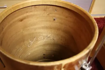 Help indentify this floor tom!