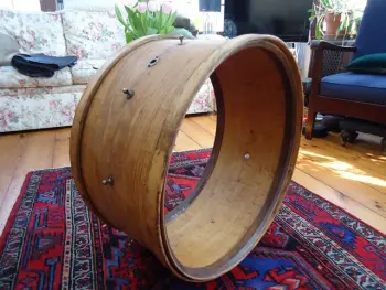 is this a solid 1 ply maple shell 26&quot; bass?