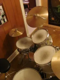 1969 Hollywood 5 piece set w/paiste cymbals &amp; bags + Extras