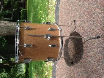 1960's Ludwig 14&quot;x14&quot; floor tom in champagne sparkle, excellent condition