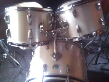 Are these early or late 70's Ludwigs?