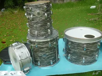 Yamaha late '60s D-20 lugs