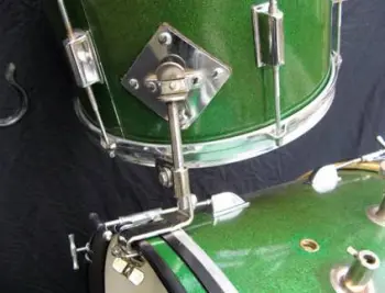 Hoop mounted rail type tom holder