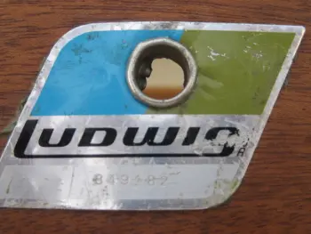 Nice LUDWIG Snare find..! But need input