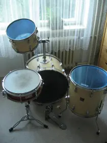 Mysteriously cool Tama set + Sonor snare!