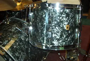 '63 Ludwig IMMACULATE 4-pc Black Diamond Pearl kit W/hardware