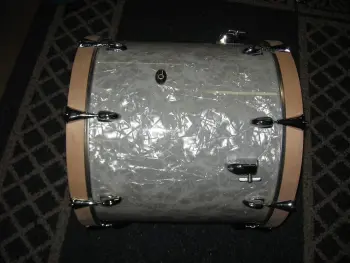 Pics 20&quot; floor tom to Bass conversion