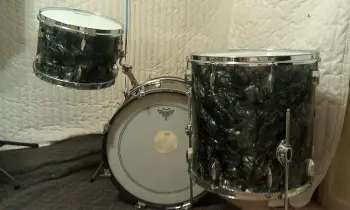 Pearl Silver Script Badge Drum Kit?