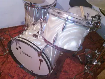 Vintage Sonor - Teardrop or Chicago kit...?