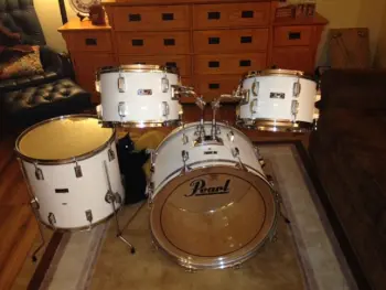 Pearl Drum Set Covered In White Leather