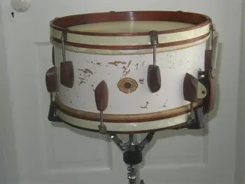 Refinishing a Slingerland Rolling Bomber