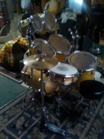 Unusual drum set up