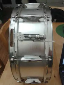 Chrome finish vintage snares