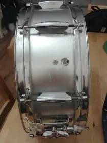 Chrome finish vintage snares